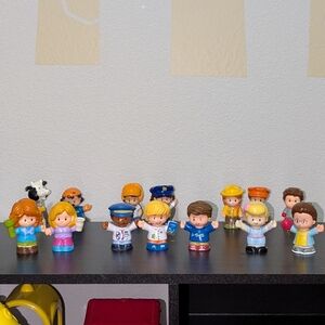 Fisher Price Little People 14 Figures